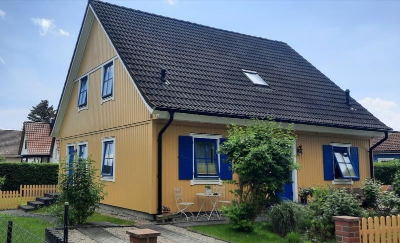 Lindow Ruegen Apartment Путбус Екстериор снимка